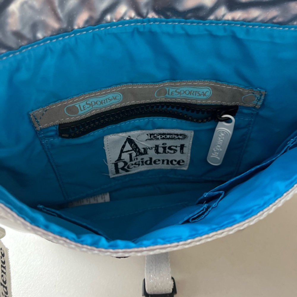 NWT Lesportsac Artist In Residence Bag Shoulder Crossbody Bag Butterfly Sun Grey - Picture 4 of 4